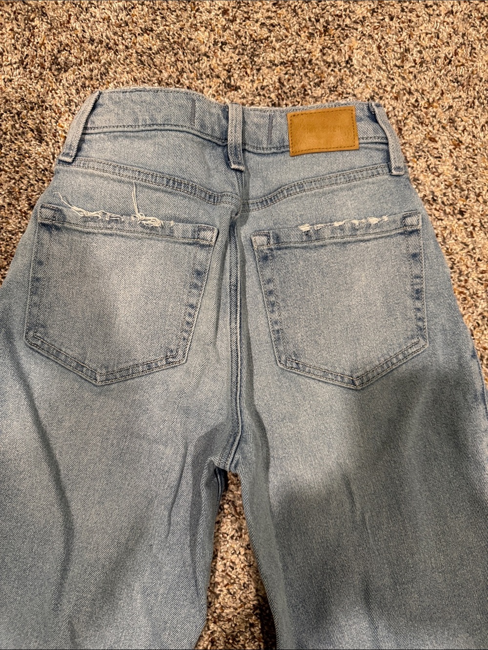 Hollister Ultra High-Rise Dad Jeans - Light Blue - Picture 5 of 5